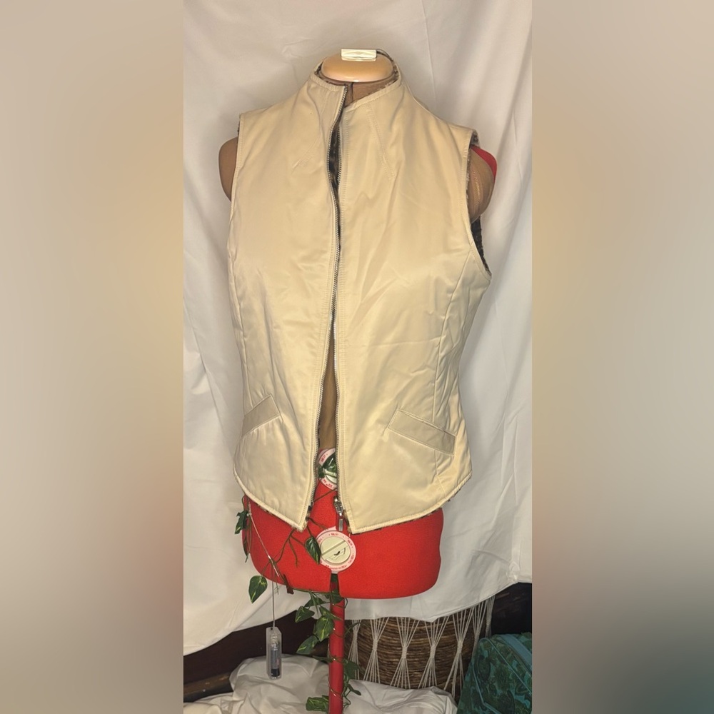 Susan Bristol Cream Vest with Leopard Print Lining - Picture 2 of 5